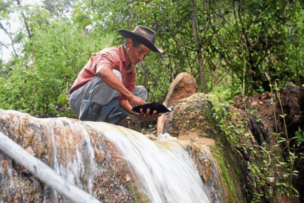 Pobladores temen contaminación de quebrada Santo Tomás
