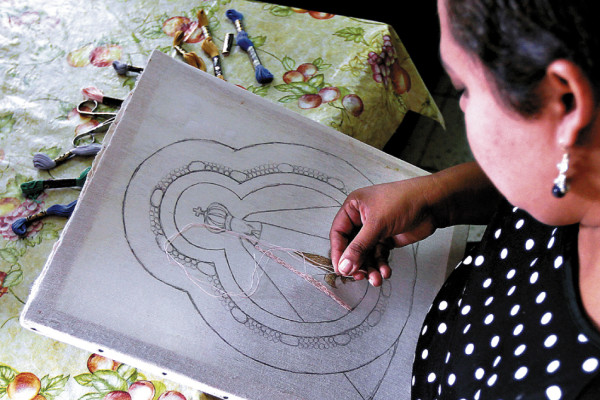 Tejedora de historias y bellas obras de arte