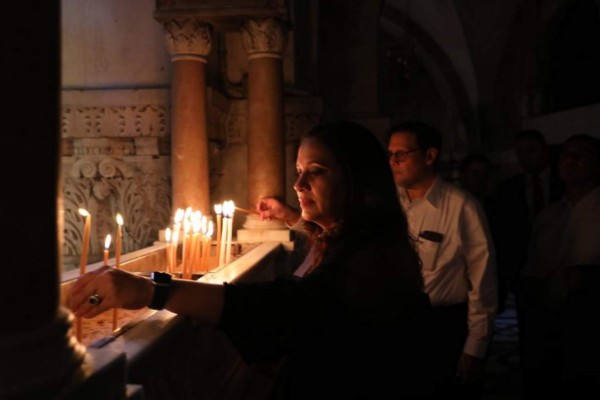 Los looks de Ana García de Hernández durante visita a Jerusalén