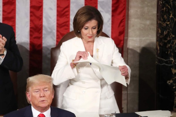¡Le devuelve el desplante! Nancy pelosi rompe copia del discurso de Trump