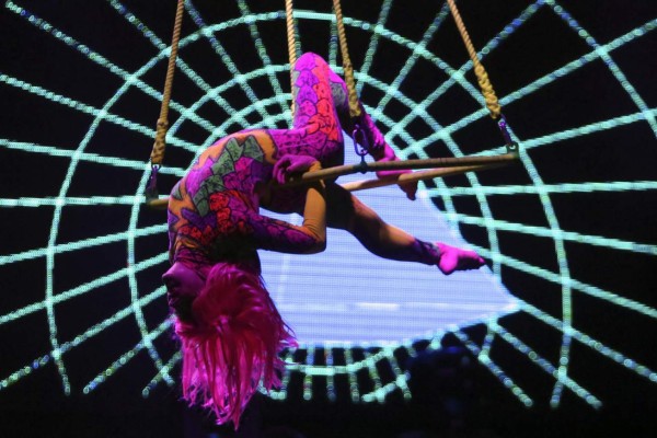 VIDEO: Color y sonidos electrizantes en life in color 2014