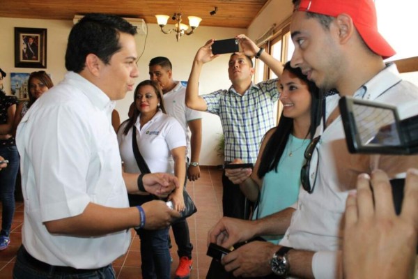 Aterriza primer vuelo comercial en aeródromo de Gracias, Lempira