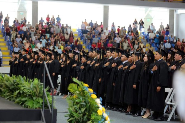 Fotogalería: Toda la algarabía y felicidad de los nuevos profesionales de la UNAH