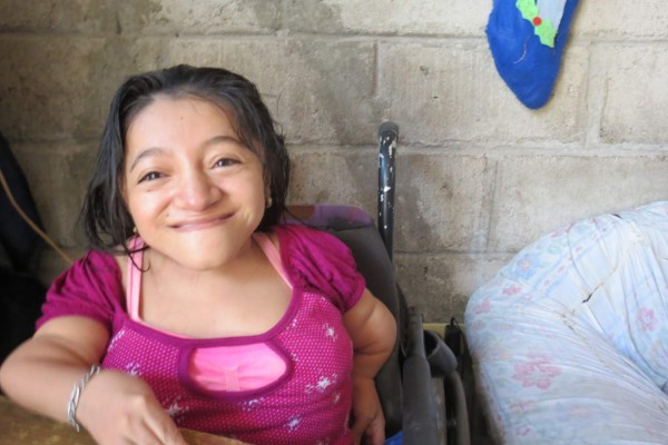 Joven brillante vence con esfuerzo su discapacidad