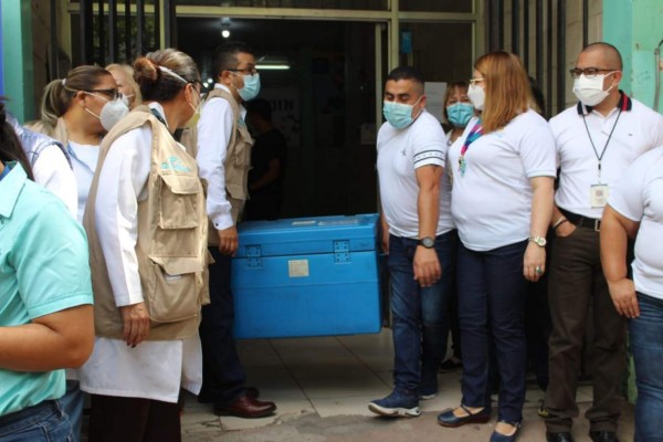 Lo que debes saber antes de acudir al 'Vacunatón' de este fin de semana (FOTOS)