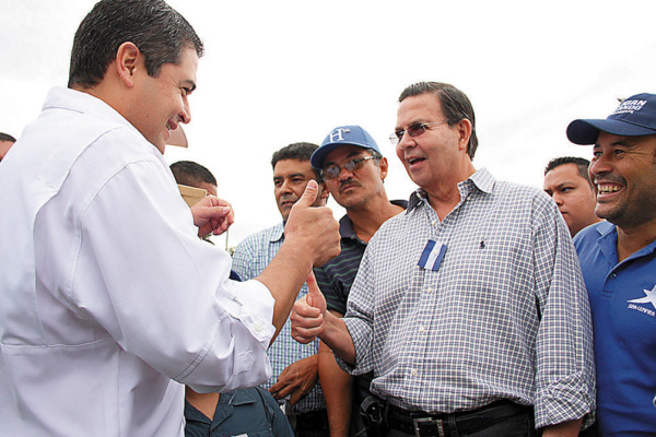 Callejas y JOH inauguran estadio en Lempira