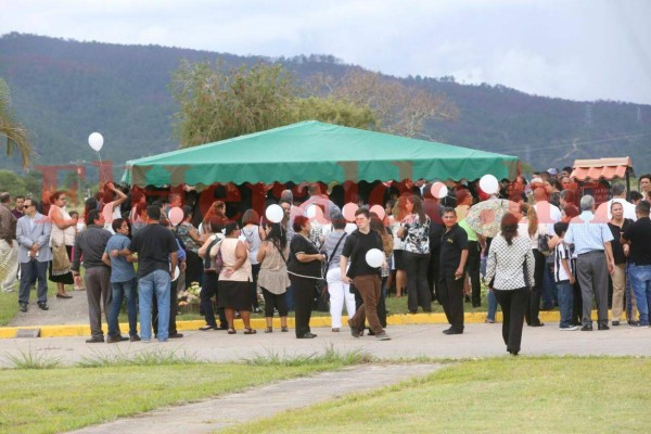 Familiares dan doloroso último adiós a abogada Mirian Del Cid