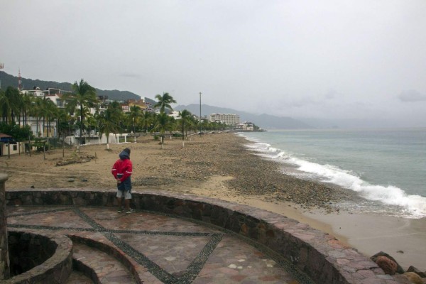 LO ULTIMO: Inundaciones y deslaves, primeros efectos de Patricia &nbsp;&nbsp;