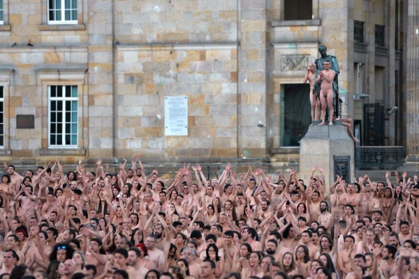 Más de seis mil colombianos se desnudan para Spencer Tunick