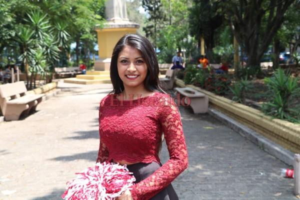 Ellas son las carismáticas pomponeras del Instituto Morazán de Tegucigalpa