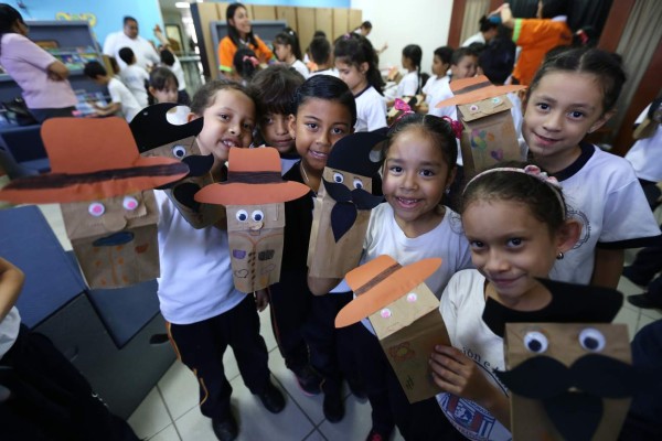 Presentan obra de Don Quijote en títeres