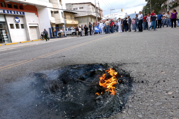 Empleados de Salud reclaman pago de salarios