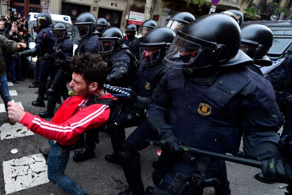 FOTOS: Protestas en Cataluña tras el arresto del expresidente Carles Puigdemont en Alemania