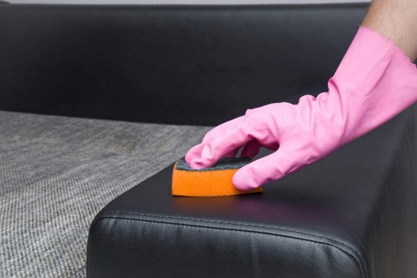 Limpie sus muebles de manera fácil