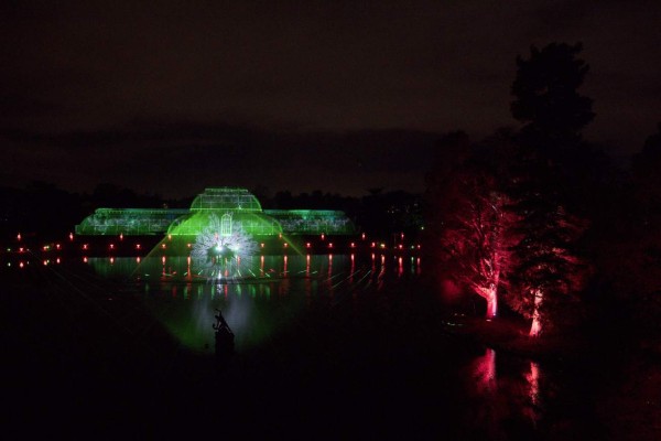 La Navidad ilumina los espacios del jardín botánico de Londres