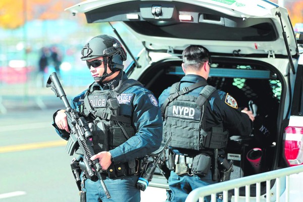 Emoción, color y civismo en la cita con la democracia