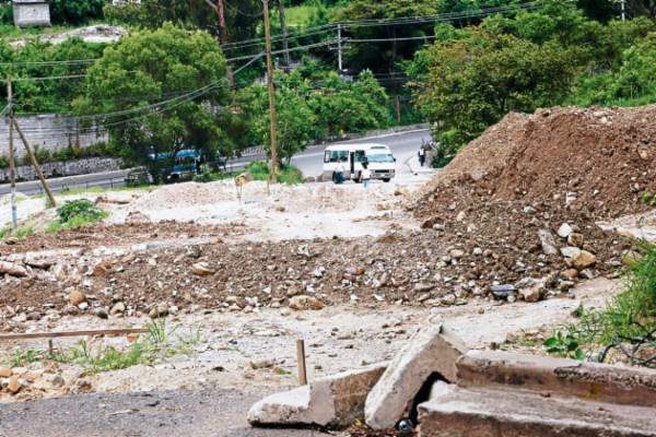Detenida de nuevo obra en Los Robles
