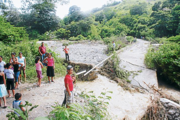 Vecinos de Alauca amenazados por la potencia del río Guasure