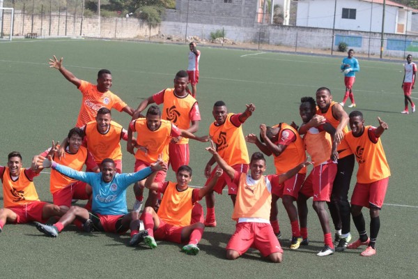 Olimpia golea al Motagua en el Nacional