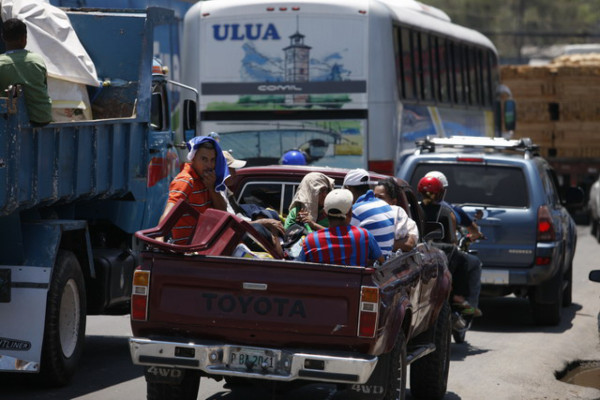 Delirio se apodera de veraneantes al abandonar la capital hondureña