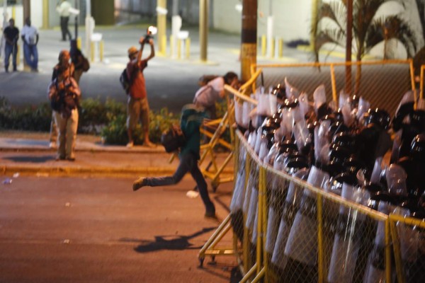 Marcha de las antorchas termina en vandalismo