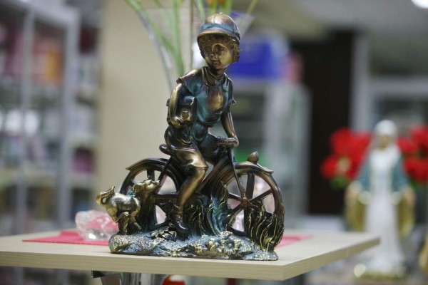 ¿Cómo distinguir entre la porcelana y la cerámica?