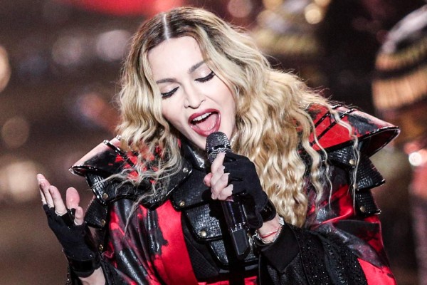 Madonna le da al Papa su 'bendición'