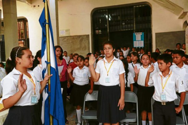 Fiesta cívica y democrática en centros educativos capitalinos