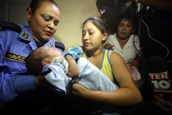 Innolvidable reencuentro entre madre e hijo raptado en capital hondureña