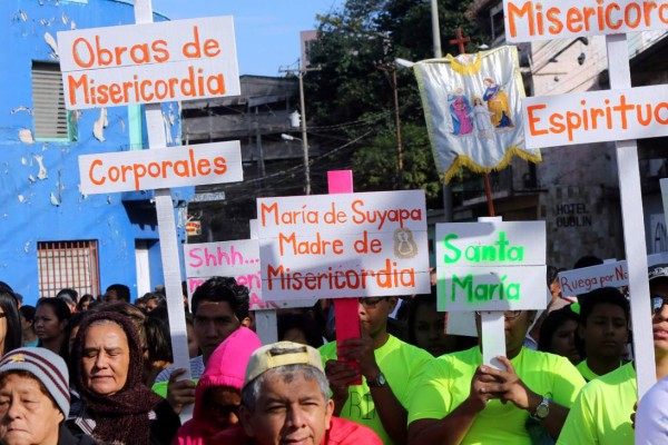 FOTOS: Procesión de la Virgen de Suyapa en la capital de Honduras