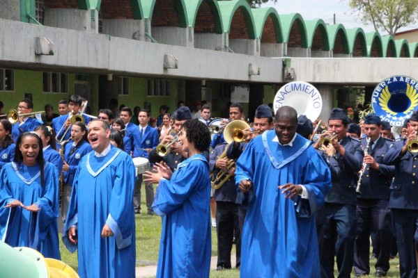 Un canto que une en amor a una nación