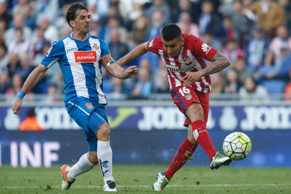Atlético Madrid gana y meten presión al Barcelona