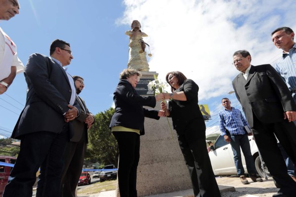 Busto inmortaliza valentía e integridad de Landaverde