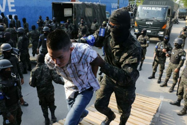 ¿Cómo fue el traslado de los 384 privados de libertad a la cárcel de máxima seguridad 'El Pozo”?