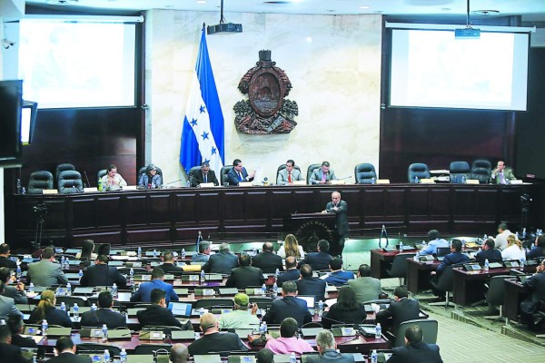 Plantean aumento de más de 2,000 lempiras a licencia de armas