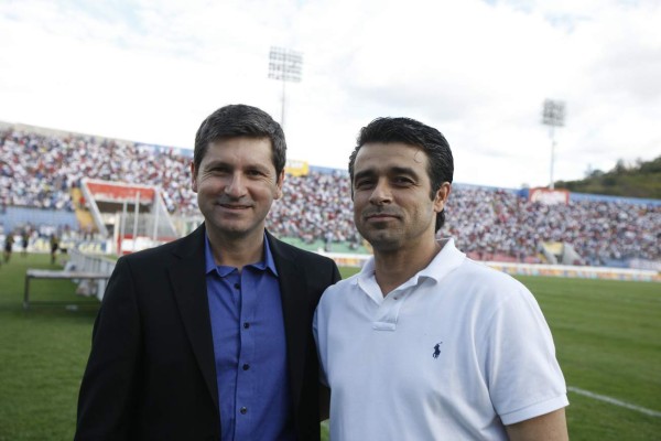 Arnold Cruz, Pineda Chacón, Amado Guevara y Tyson Núñez en partido de exhibición en Costa Rica