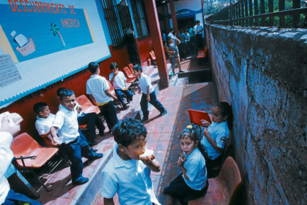 Gestionan fondos para trasladar centro educativo de barrio El Reparto