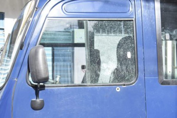 Rastros de sangre y destrozos: Así quedó el bus tiroteado en barrio Guanacaste