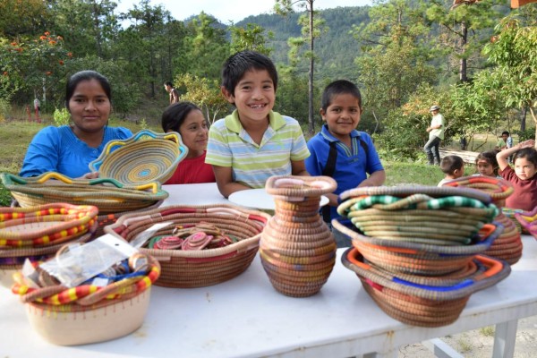 Las Lencas tejen con tradición y cultura