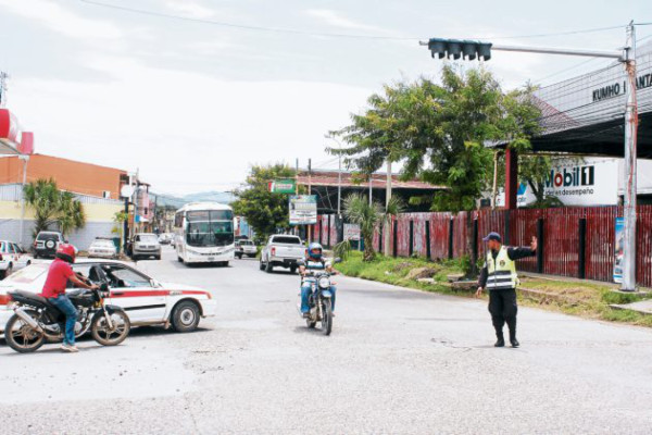 De tres semáforos que hay en Choluteca, solo uno funciona