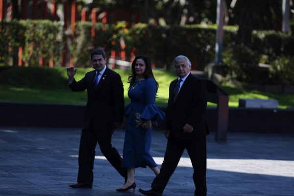 El vestido que usó Ana García de Hernández, la primera dama de Honduras, en toma de posesión de López Obrador