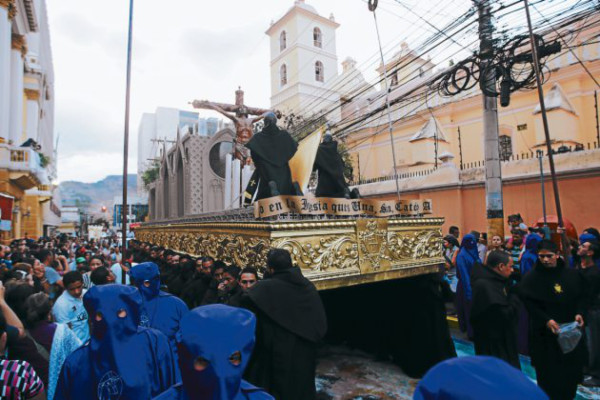 Unidos por la fe en el Santo Entierro