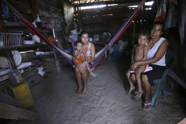 Continúa retiro de escombros en las playas de Marcovia