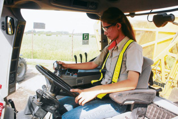 En el sur de Honduras los tractores son cosa de mujeres