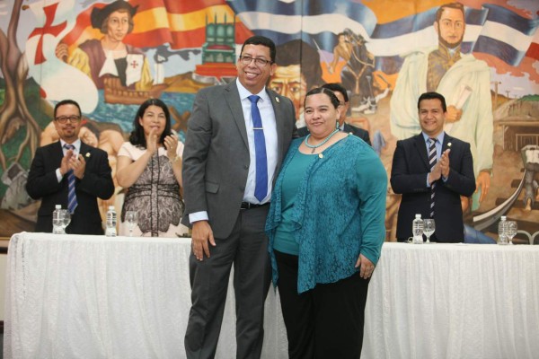 Distinguen a docentes de la Universidad Pedagógica