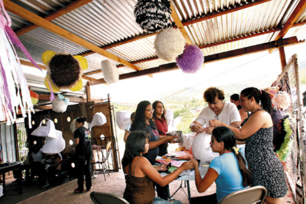 Tegucigalpa: Microempresas se inician en rubro de piñatas