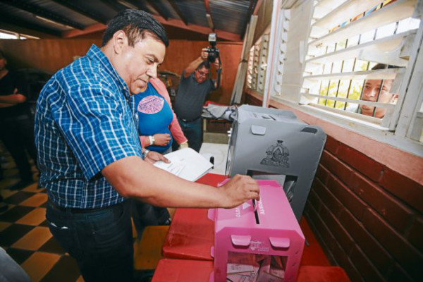 13 de 14 precandidatos a la AMDC votaron