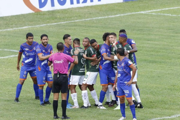 Aficionados del Yankel Rosenthal disfrutaron el festín de goles de Marathón contra Lobos UPNFM