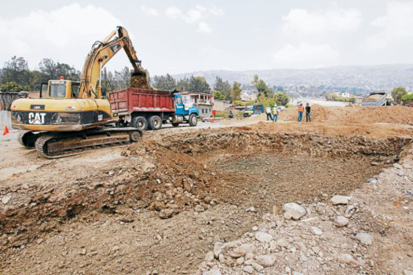 Construyen el primer paso a desnivel del anillo periférico