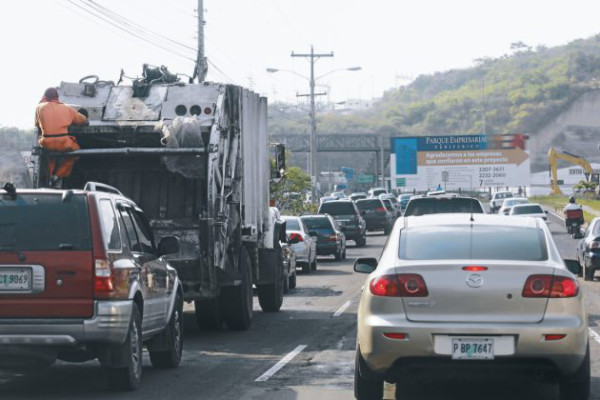 En ambos ejes realizan reparación